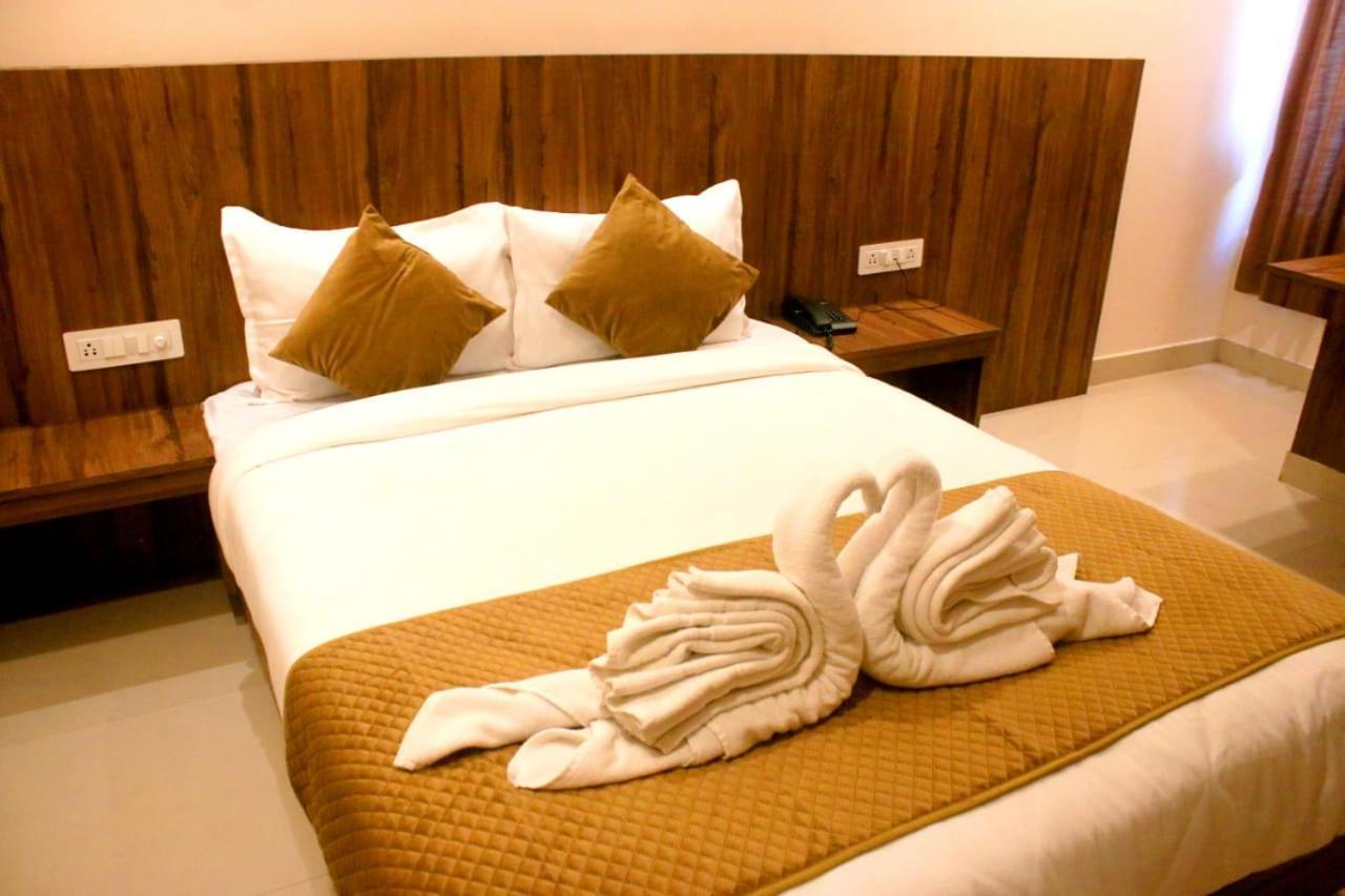 Hotel Sakura Inn Хосур Экстерьер фото