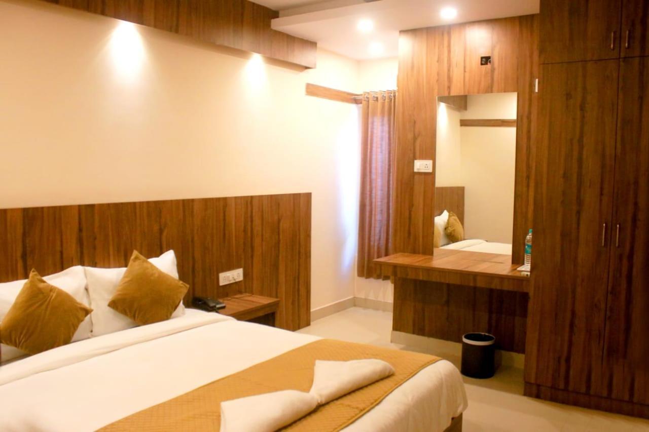 Hotel Sakura Inn Хосур Экстерьер фото