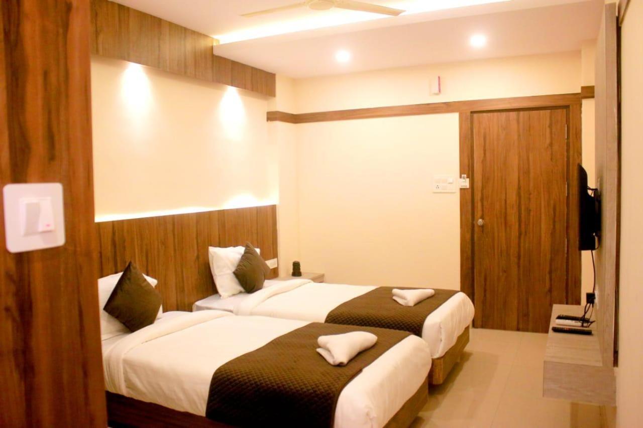 Hotel Sakura Inn Хосур Экстерьер фото