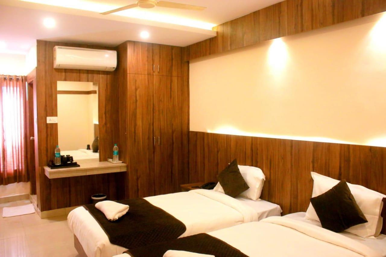 Hotel Sakura Inn Хосур Экстерьер фото