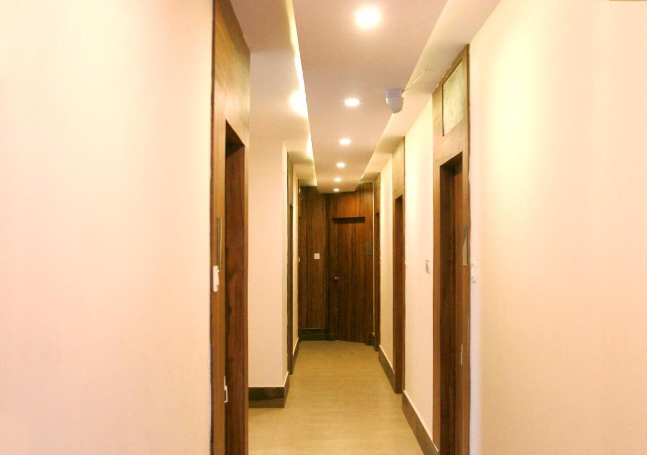 Hotel Sakura Inn Хосур Экстерьер фото